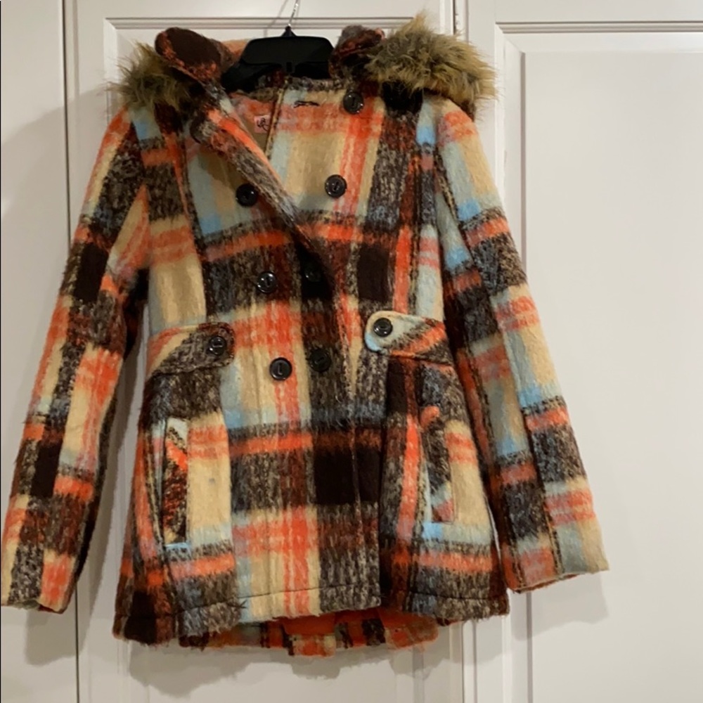 Plaid winter jacket with detachable hood.